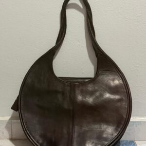 Sac à main rond style demi-lune en cuir marron foncé