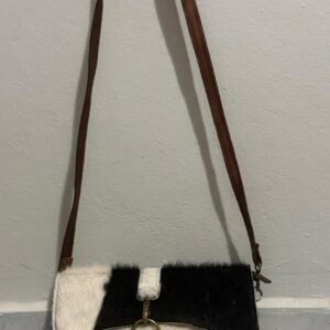 Pochette bandoulière bicolore en peau de vachette à poils